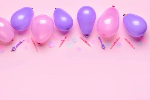 Ballons Bougies Confettis Sur Fond Couleur — Photo