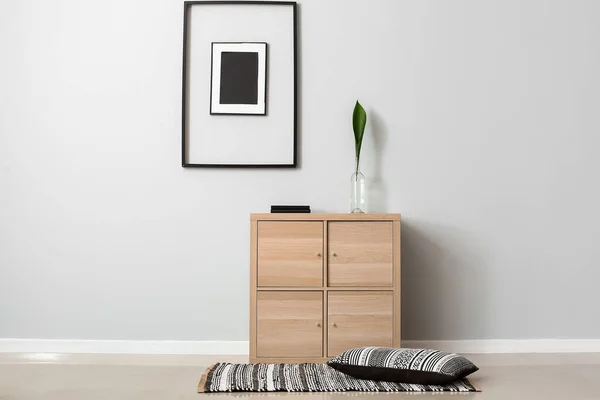 Stylish Interior Living Room Chest Drawers — Stock Photo, Image