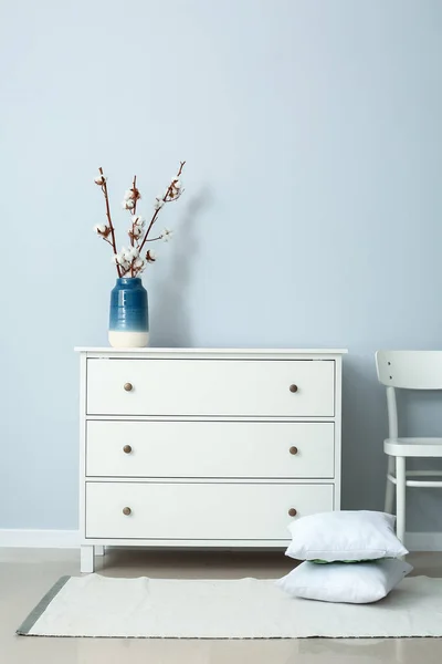 Stylish Interior Living Room Chest Drawers — Stock Photo, Image