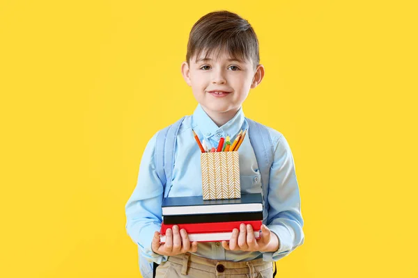 Kleiner Schuljunge Mit Papeterie Auf Farbigem Hintergrund — Stockfoto