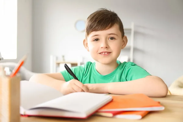 Bambino Che Studia Casa — Foto Stock