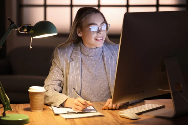 Young Woman Working Office Night — Stock Photo, Image