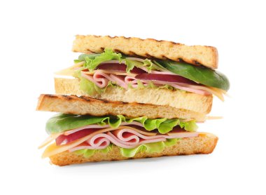 Beyaz arka planda lezzetli sandviçler.