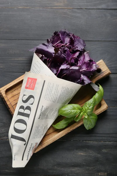 Board Fresh Basil Dark Wooden Background — Stock Photo, Image