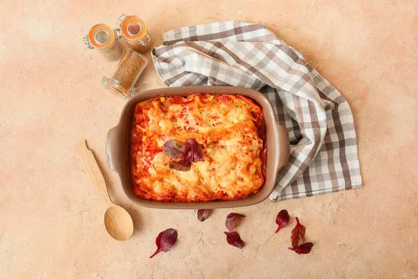 Samenstelling Met Smakelijke Tomaat Lasagne Lichte Ondergrond — Stockfoto