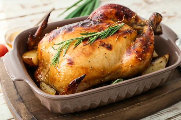 Baking Dish Tasty Chicken Potato Light Wooden Background Closeup — Stock Photo, Image