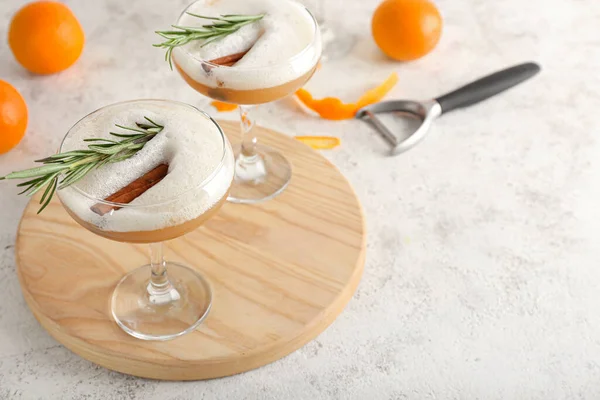 Gläser Leckerer Whiskey Sauercocktail Auf Grunge Hintergrund — Stockfoto