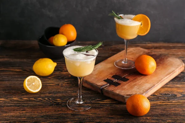 Glas Smakelijke Whiskey Zure Cocktail Tafel — Stockfoto