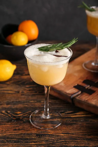 Bicchiere Gustoso Cocktail Whisky Acido Sul Tavolo — Foto Stock