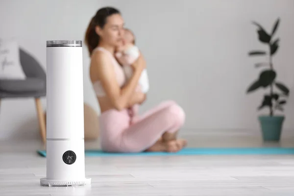 Modern Humidifier Room Mother Her Baby — Stock Photo, Image