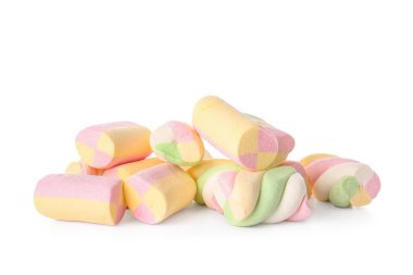 Beyaz arka planda lezzetli marşmelovlar