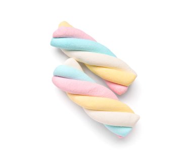 Beyaz arka planda lezzetli marşmelovlar