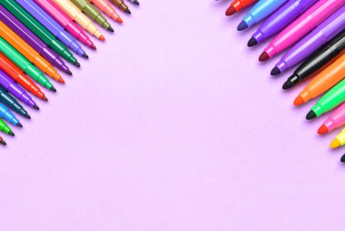 Renk arkaplanındaki renkli işaretler