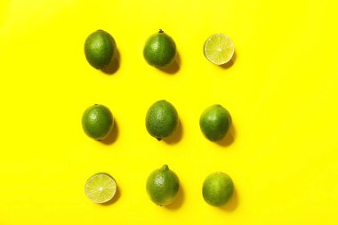 Renkli arka planda lezzetli limonlar