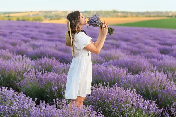 Beautiful Young Woman Lavender Field — Stock Photo, Image