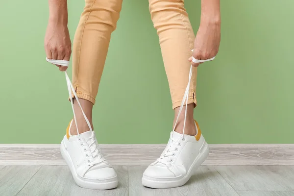 Pernas Mulher Sapatos Elegantes Dentro Casa — Fotografia de Stock