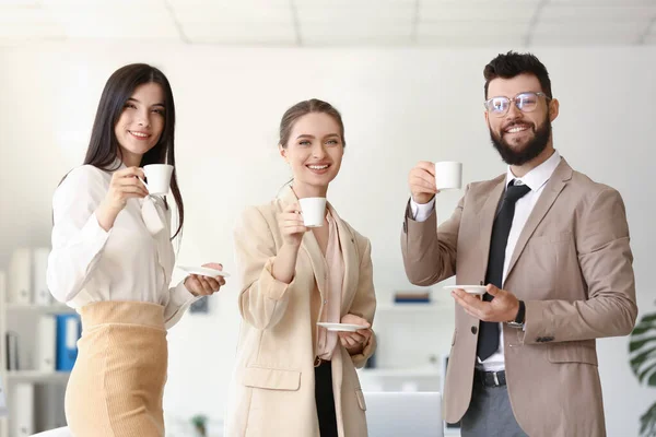 Empresários Que Fazem Coffee Break Escritório — Fotografia de Stock