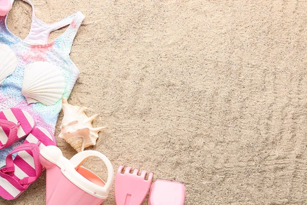 Set Strandaccessoires Voor Kinderen Stijlvol Zwempak Schelpen Zand Close — Stockfoto