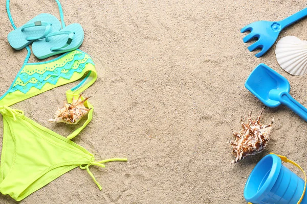 Set Strandaccessoires Voor Kinderen Stijlvol Zwempak Schelpen Zand — Stockfoto