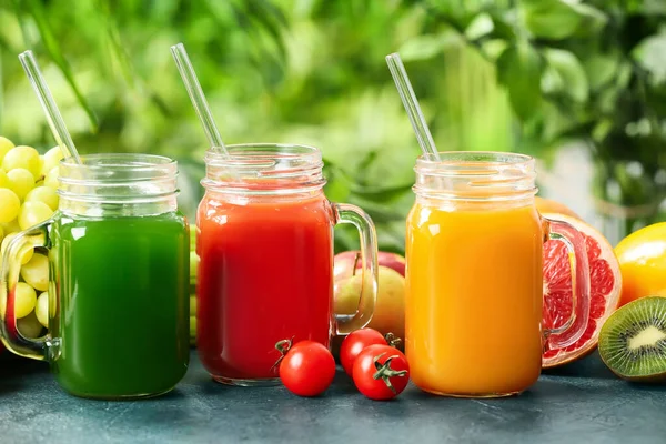 Mason Jars Healthy Juice Fruits Vegetables Table Outdoors — Stock Photo, Image