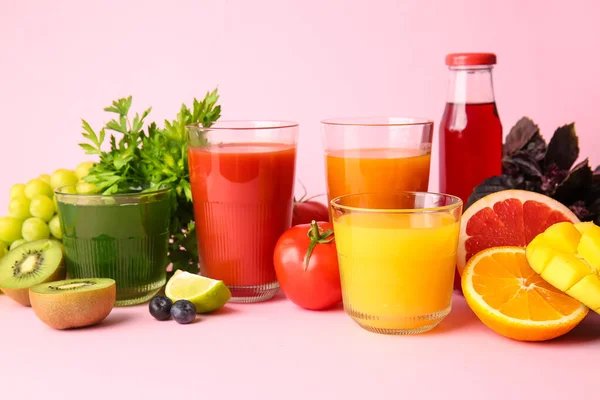 Glasses Healthy Juice Fruits Vegetables Color Background — Stock Photo, Image