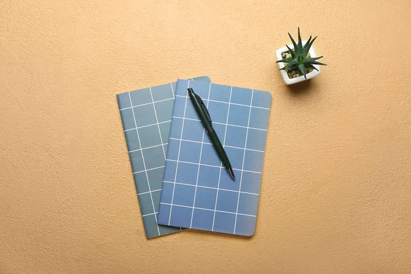Notebooks Pen Houseplant Color Background — Stock Photo, Image