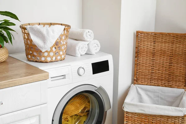 Modern Washing Machine Clean Towels Bathroom — Stock Photo, Image