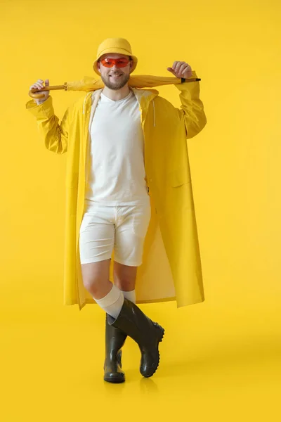 Bonito Jovem Com Guarda Chuva Fundo Cor — Fotografia de Stock