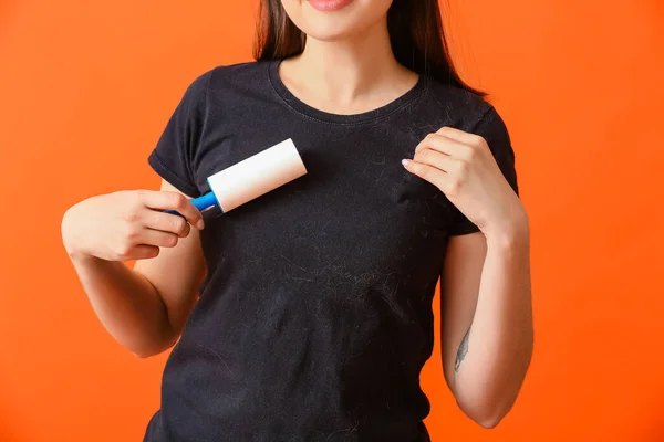 Young Woman Cleaning Her Shirt Lint Roller Color Background — Stock Photo, Image