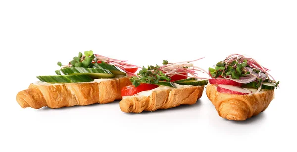 Lekkere Croissants Met Groenten Micro Groen Witte Achtergrond — Stockfoto