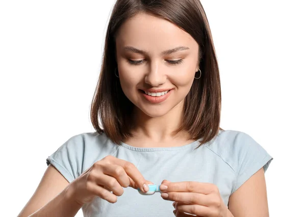 Jeune Femme Avec Des Lentilles Contact Sur Fond Blanc — Photo