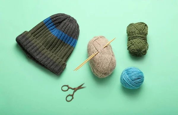 Yarn Knitting Needles Hat Scissors Color Background — Stock Photo, Image