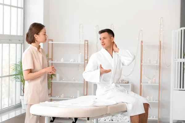 Massage Therapist Patient Rehabilitation Center — Stock Photo, Image