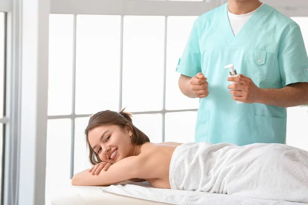 Massage Therapist Working Patient Medical Center — Stock Photo, Image