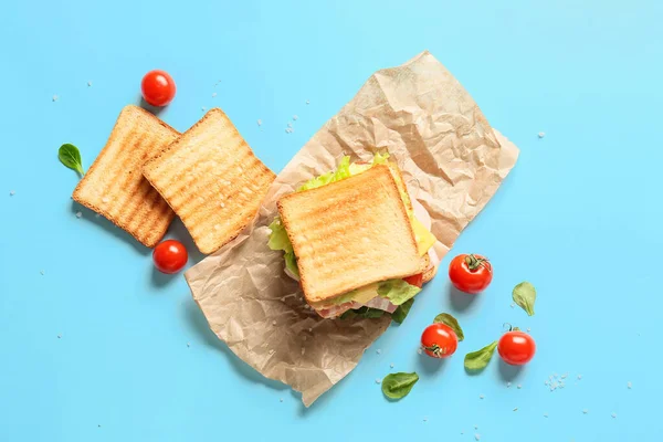 Perkament Met Lekkere Sandwich Kleur Achtergrond — Stockfoto