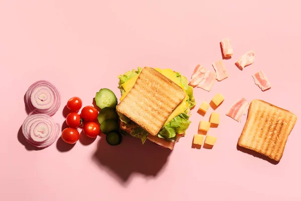 Samenstelling Met Lekkere Sandwich Groenten Kleur Achtergrond — Stockfoto