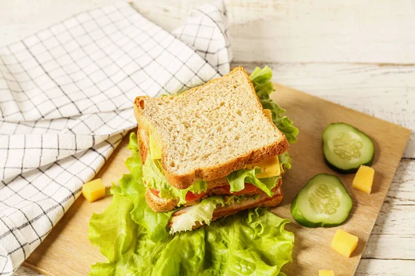 Board Tasty Sandwich Light Wooden Background — Stock Photo, Image