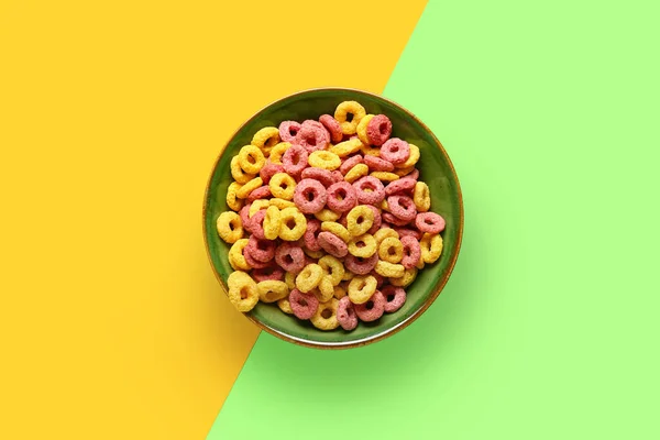 Cuenco Con Sabrosos Anillos Cereales Sobre Fondo Color — Foto de Stock