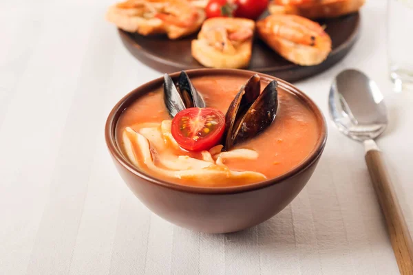 Mangkuk Cacciucco Lezat Sup Atas Meja — Stok Foto