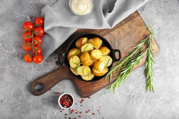 Frying Pan Baked Potatoes Rosemary Grey Background — Stock Photo, Image
