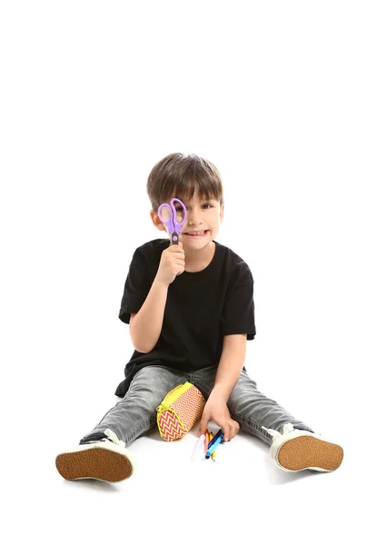 Ragazzino Con Astuccio Cancelleria Sfondo Bianco — Foto Stock