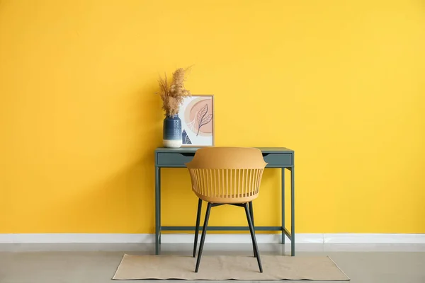 Modern Workplace Vase Color Wall — Stock Photo, Image