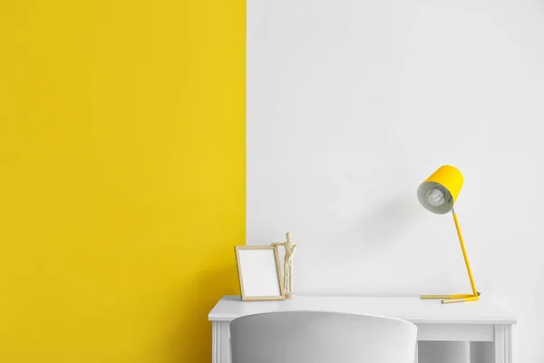 Modern Workplace Lamp Color Wall — Stock Photo, Image