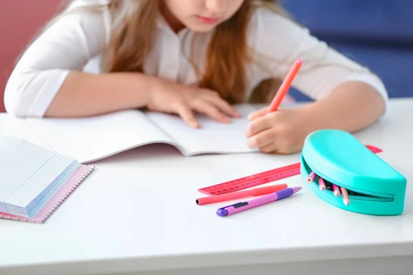 Estojo Lápis Elegante Mesa Pequena Estudante Close — Fotografia de Stock