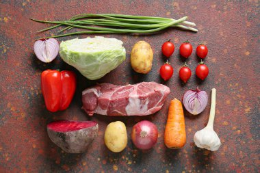 Grunge arkaplanı üzerine lezzetli borş hazırlamak için gerekenler