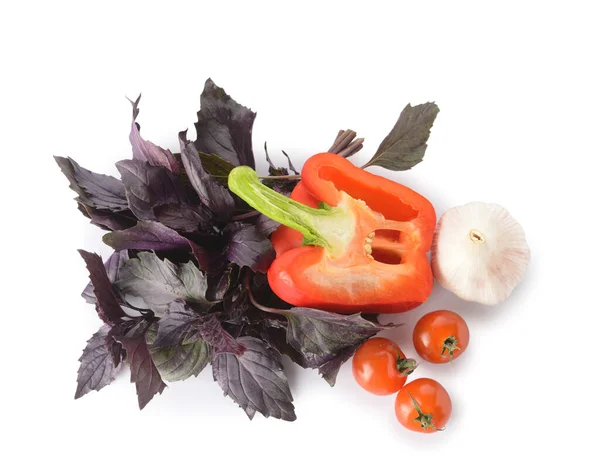 白底新鲜罗勒 西红柿和甜椒 — 图库照片
