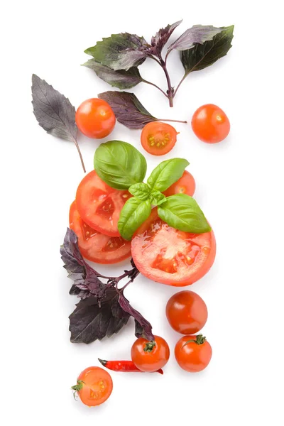 Świeża Bazylia Pomidor Papryka Chili Białym Tle — Zdjęcie stockowe