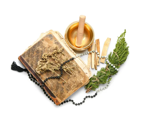 Tibetische Klangschale Altes Buch Kräuter Und Palo Santo Auf Weißem — Stockfoto