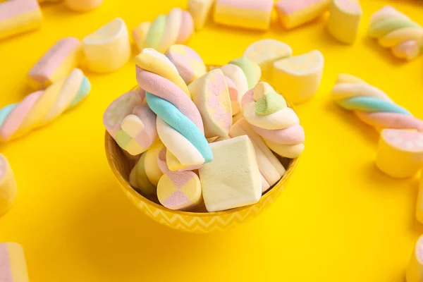 Bowl Tasty Marshmallows Color Background — Stock Photo, Image