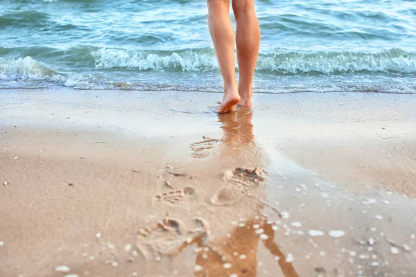 Hermosa Mujer Joven Playa Del Mar — Foto de Stock